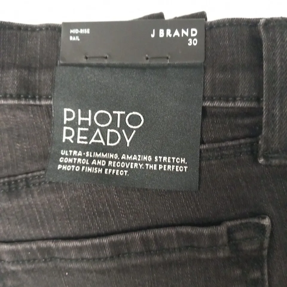 J BRAND PHOTO READY ULTRA SLIMMING MID RISE RAIL JEANS SIZE 30