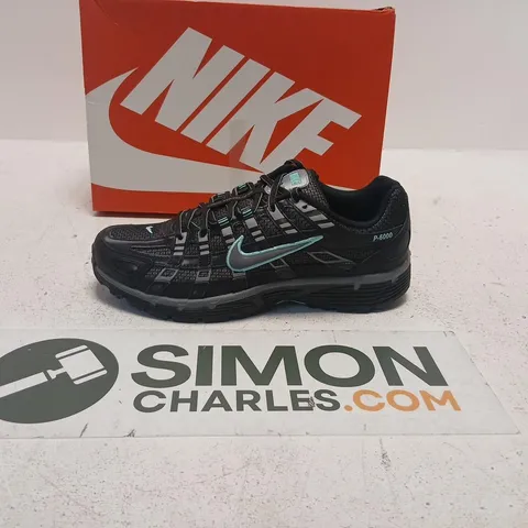 NIKE P-6000 TRAINERS, BLACK/COOL GREY, UK 8 (US 9) – BOXED