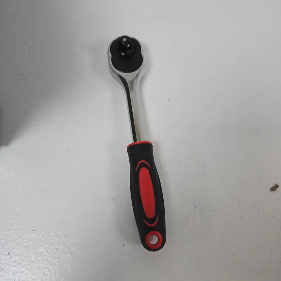 TOTE OF APPROXIMATELY 8 ASSORTED AUTO ITEMS TO INCLUDE: RATCHET SPANNER