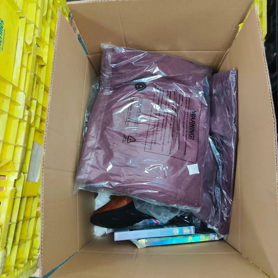 BOX OF APPROXIMATELY 20 ASSORTED ITEMS TO INCLUDE: ARCTIC STORM FLEECE