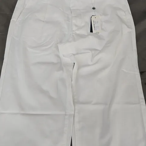 MR MARVIS CLASSIC CHINOS IN WHITE SIZE 31/32