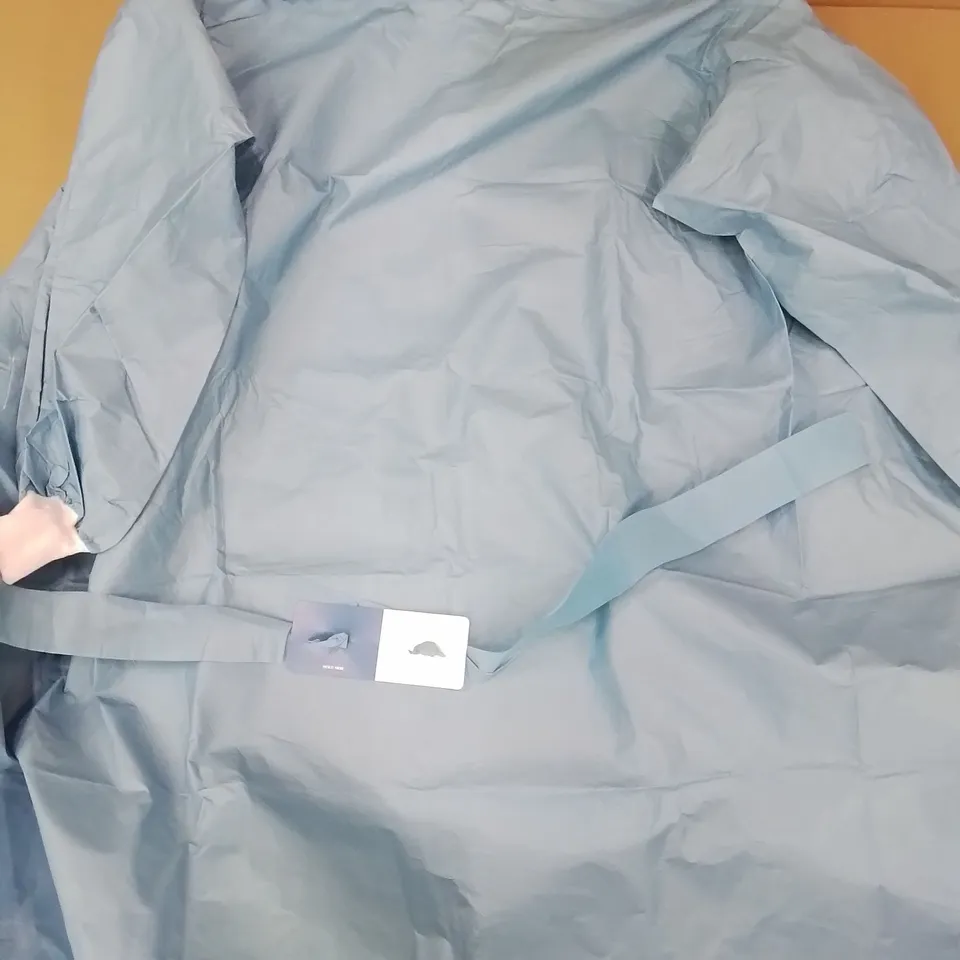 PALLET OF APPROXIMATELY 1,000 ASSORTED BRAND NEW GOWNS TO INCLUDE - DISPACK REINFORCED SURGICAL GOWNS IN SIZE LARGE & MEDCARE LAMINATED GOWNS IN SIZE XL