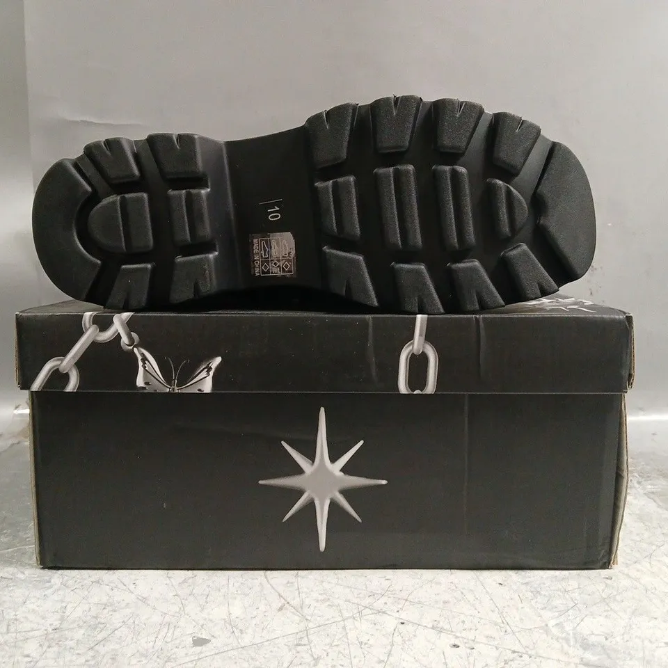 BOXED PAIR OF KOI SANTOKU TRIDENT SPIKE PLATFORM BOOTS IN BLACK SIZE UK 10