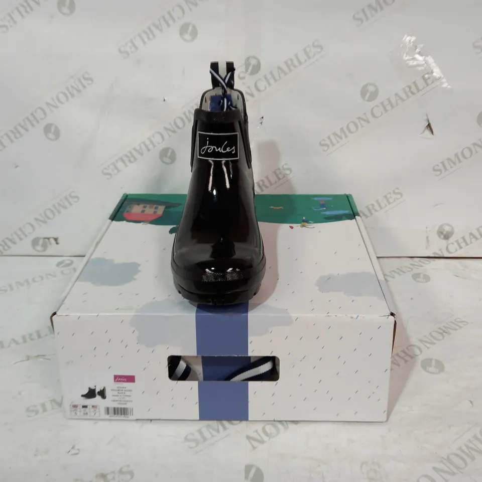 BOXED PAIR OF JOULES WELLIBOBS IN GLOSS BLACK UK SIZE 5