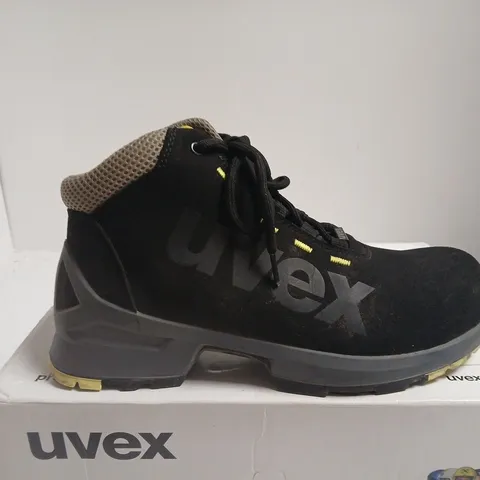 BOXED PAIR OF UVEX 1 S2 SAFETY BOOTS – UK 7