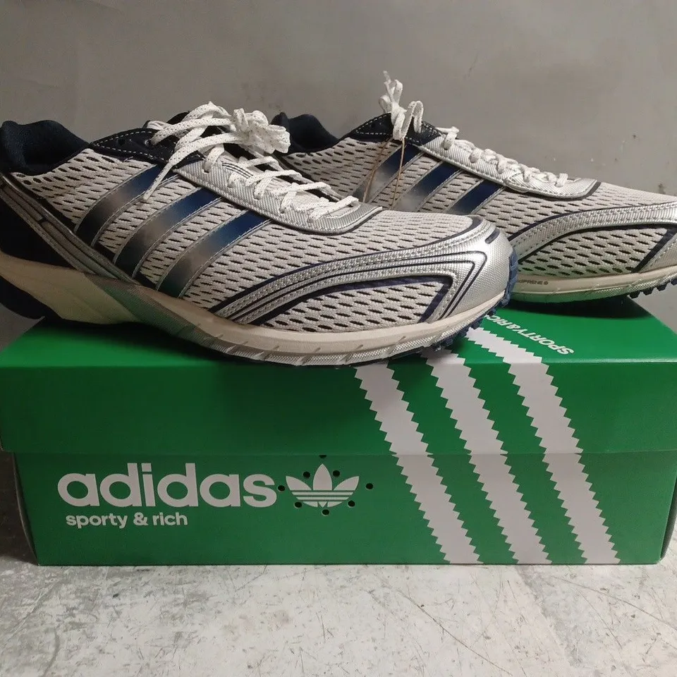 BOXED PAIR OF ADIDAS ADIZERO ADIOS SHOES IN WHITE/SILVER/NAVY SIZE UK 7.5