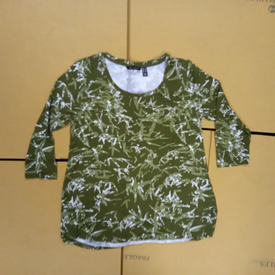 LOT OF 25 BRAND NEW HALSTON CAMO TEES SIZE M
