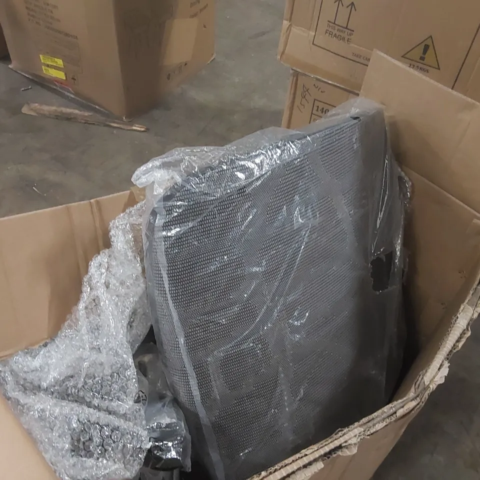 BOXED ERGONOMIC OFFICE CHAIR, MESH DESK CHAIR WITH ADJUSTABLE ARMRESTS - BLACK/GREY