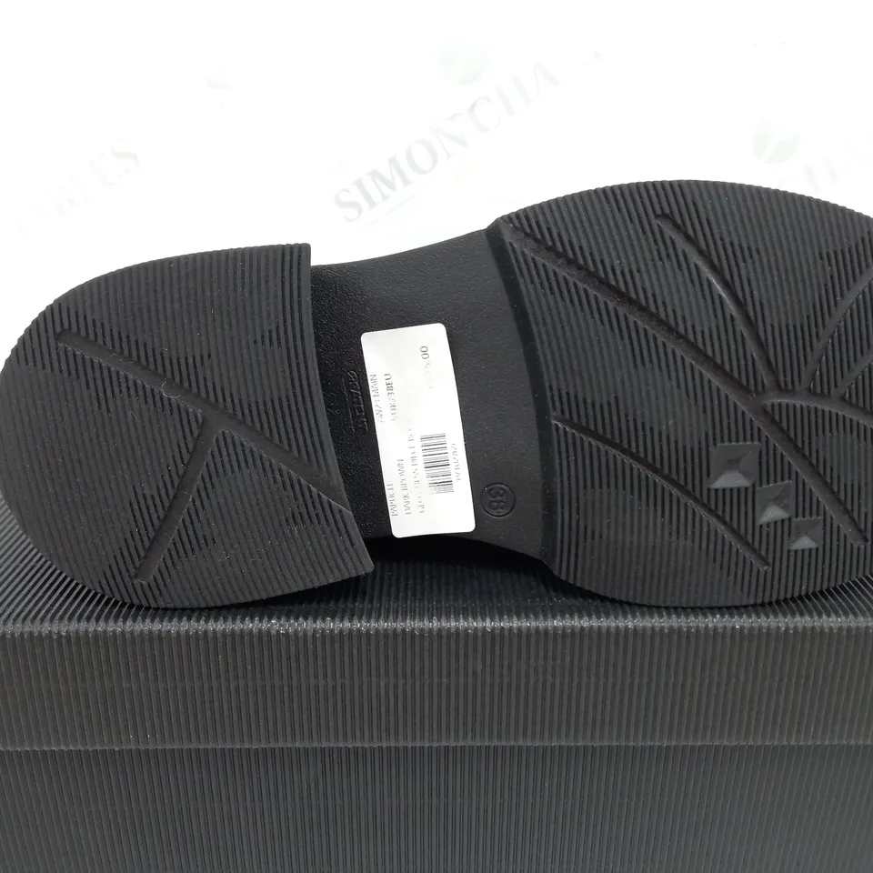 BOXED PAIR OF PAPUCEI DARK BROWN CHESS PEICE BOOTS - UK 5