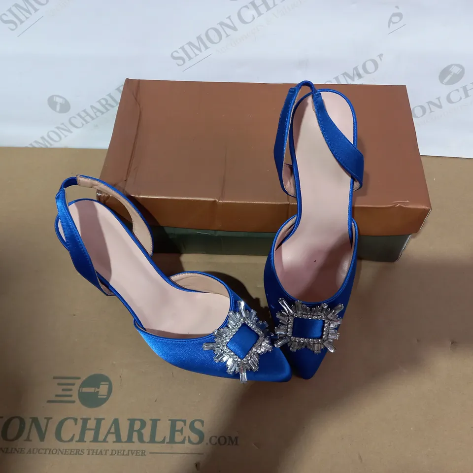 BOXED PAIR OF DESIGNER BLUE HIGH HEELS SIZE 37