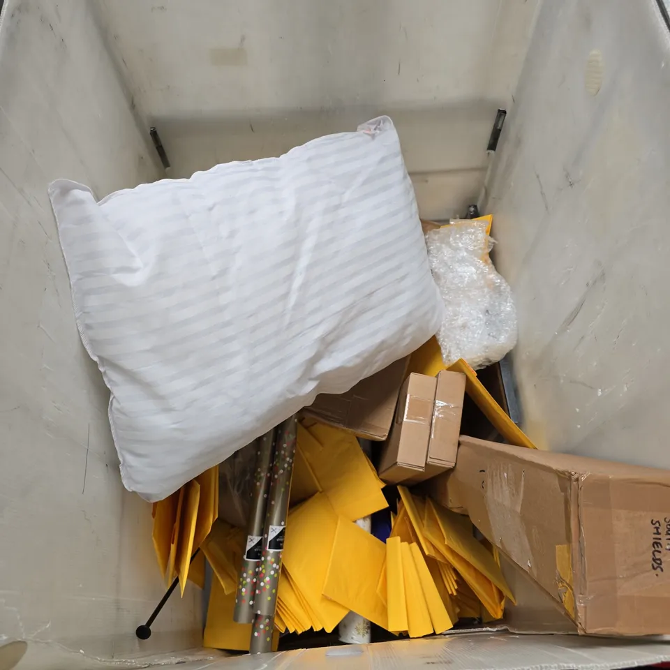 CAGE OF APPROXIMATELY 20 ASSORTED ITEMS TO INCLUDE: PILLOW AND POSTAGE BAGS