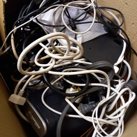 large box of assorted electrical cables approx. 40 items
