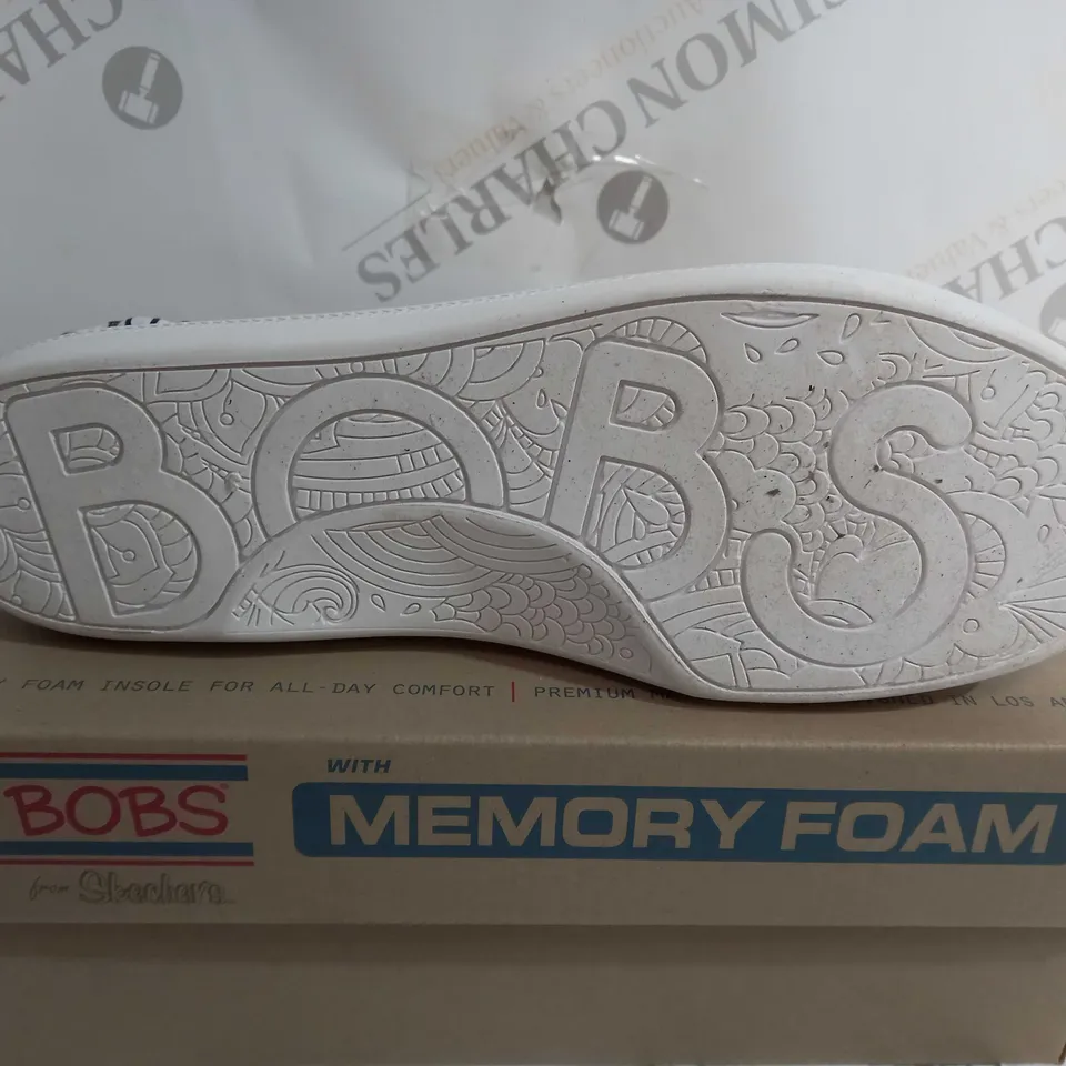 BOBS SKETCHERS WHITE & BLACK TRAINERS - SIZE 9