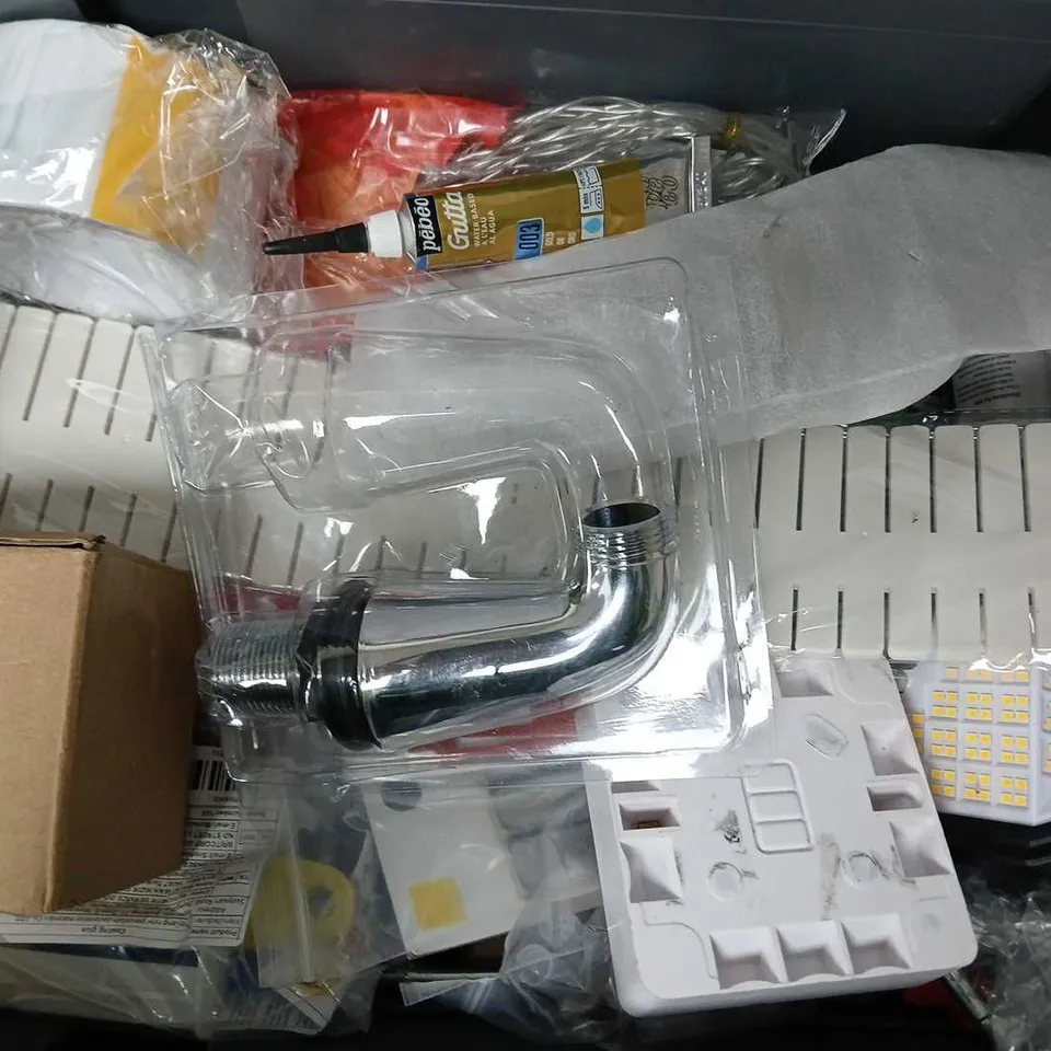 APPROXIMATELY 15 ASSORTED HOUSEHOLD ITEMS TO INCLUDE ULTRA STICK SUPER GLUE, TRIMMER LINE, FORGEFAST WOODSCREWS, ETC