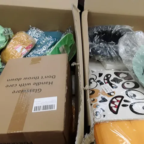 PALLET OF ASSORTED PRODUCTS TO INCLUDE; PET DOOR - FEDORA - SUPER COOLING TOWEL ECT