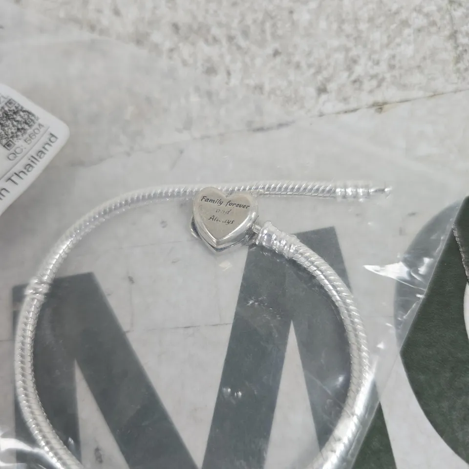 PANDORA BRACELET "FAMILY FOREVER AND ALWAYS" 