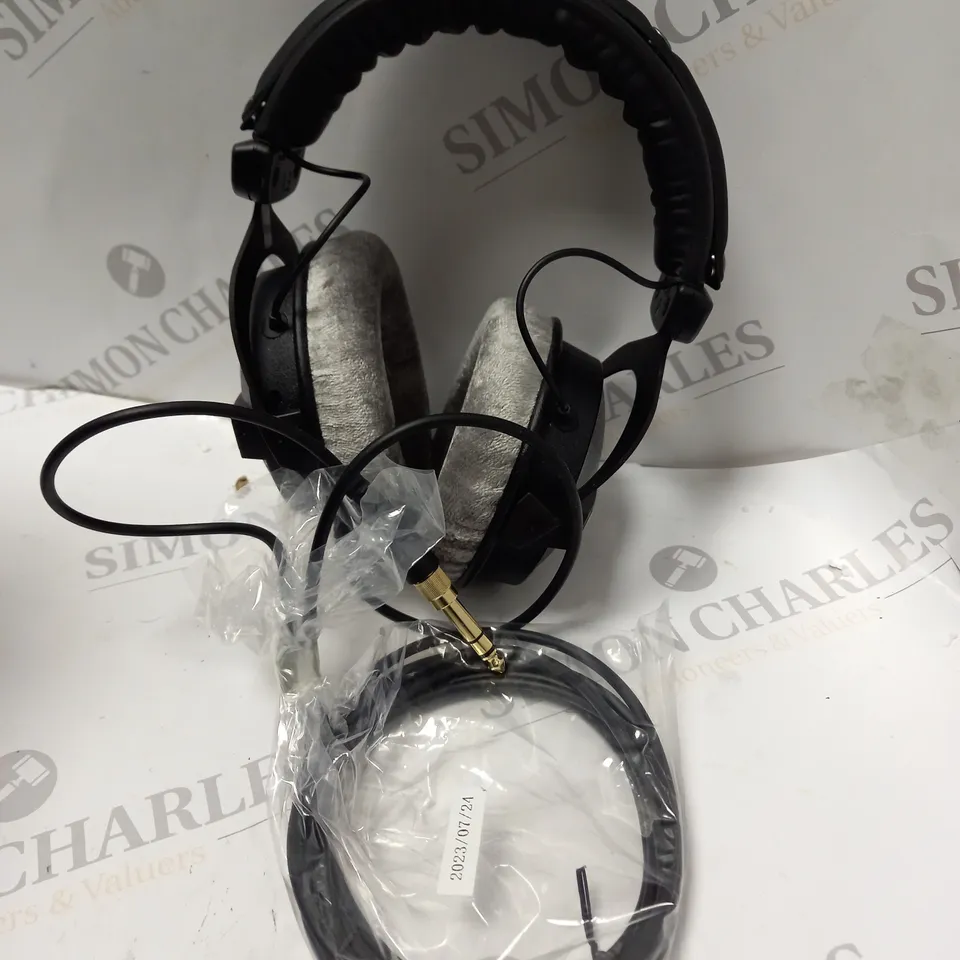 BOXED BEYERDYNAMIC DT 770 PRO