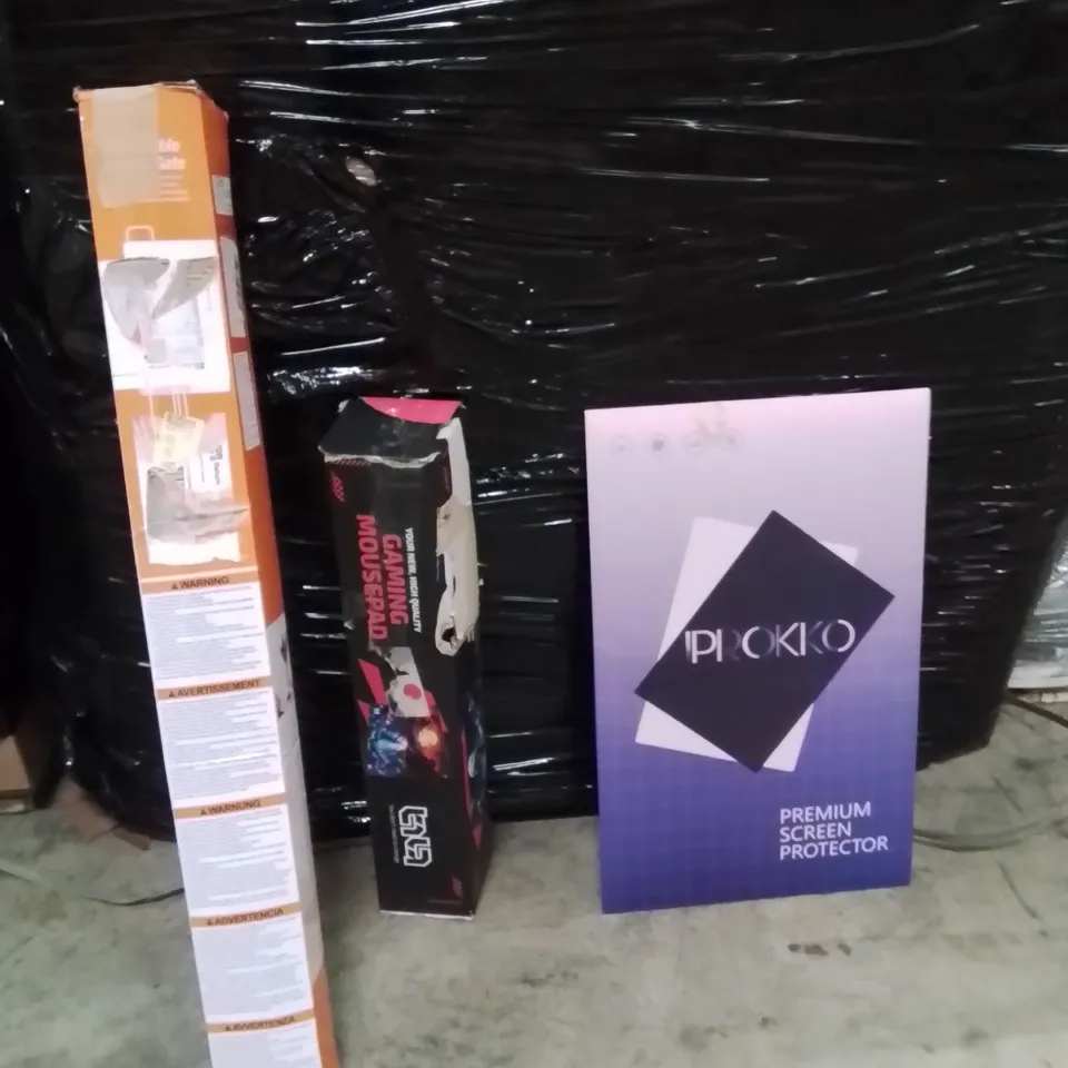 PALLET OF ASSORTED HOUSEHOLD GOODS AND PRODUCTS TO INCLUDE;MOUSE MAT,SCREEN PROTECTOR,RETRACTABLE SAFETY GATE 