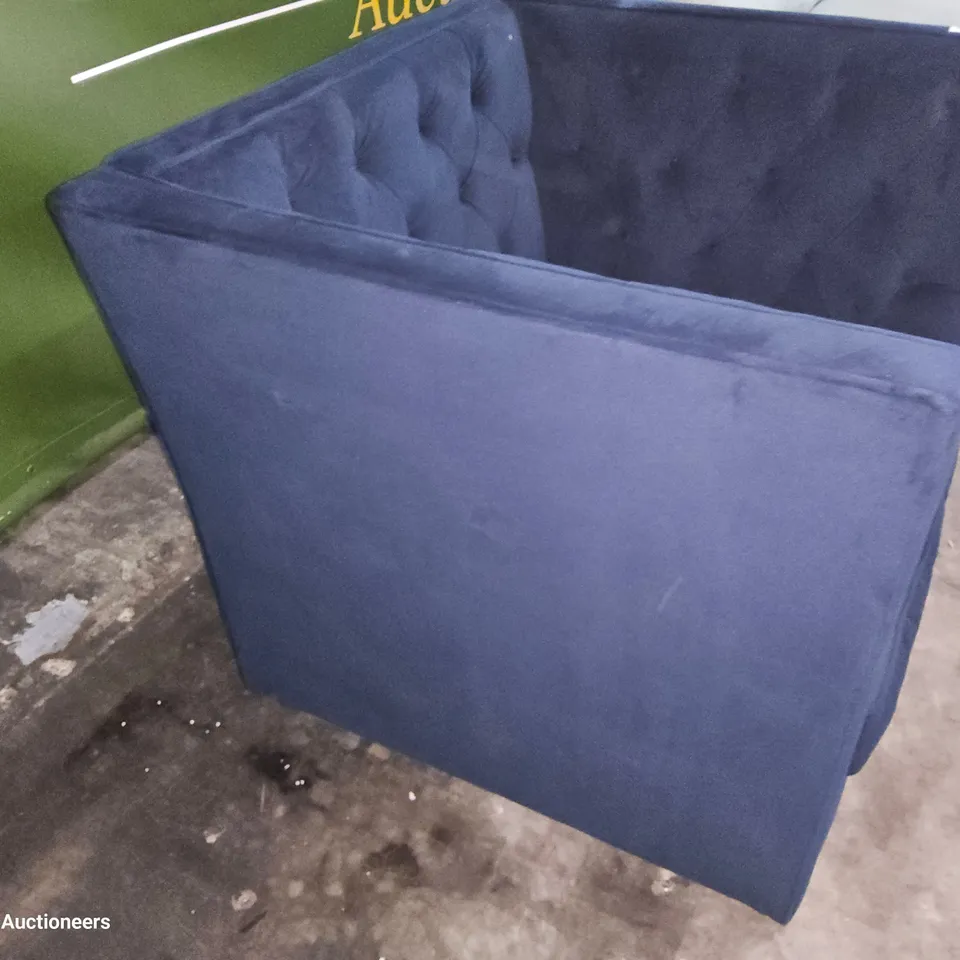 DESIGNER THE KINGSWOOD BLUE VELVET BUTTONED HIGH BACK EASY CHAIR 
