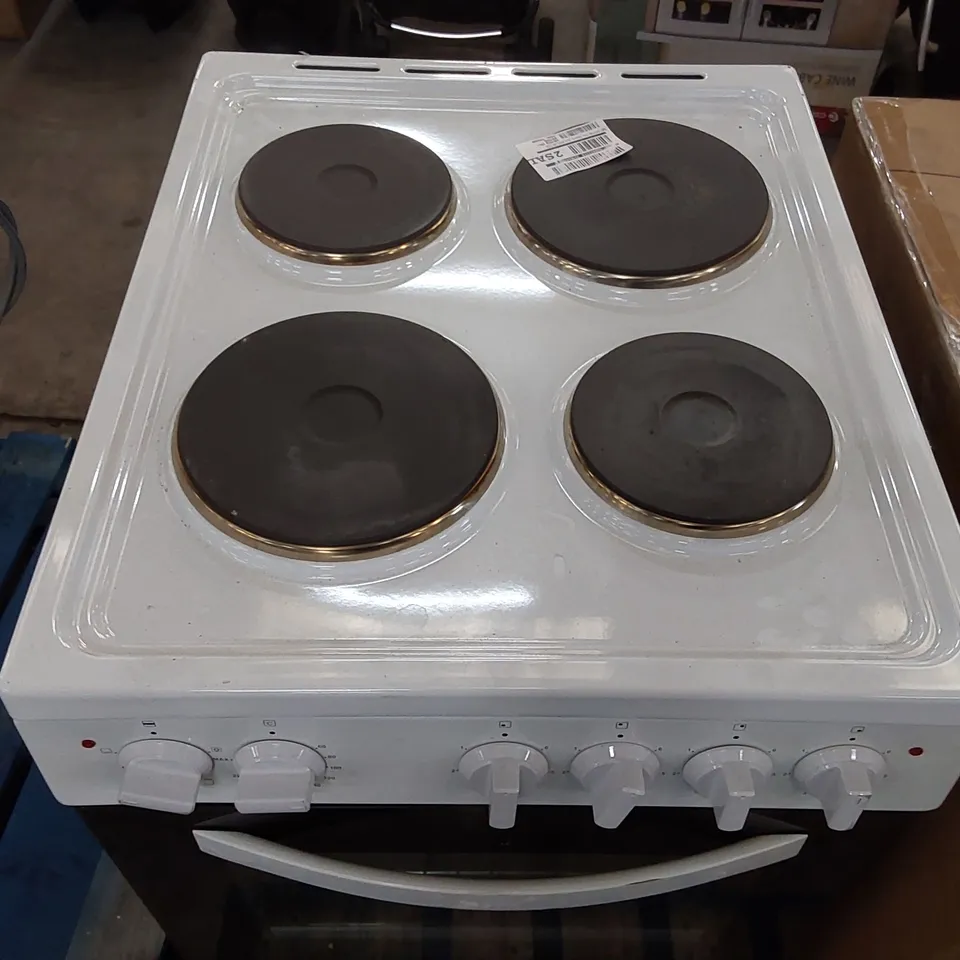 SWAN SX16710W 50CM WIDE ELECTRIC SOLID PLATE COOKER - WHITE