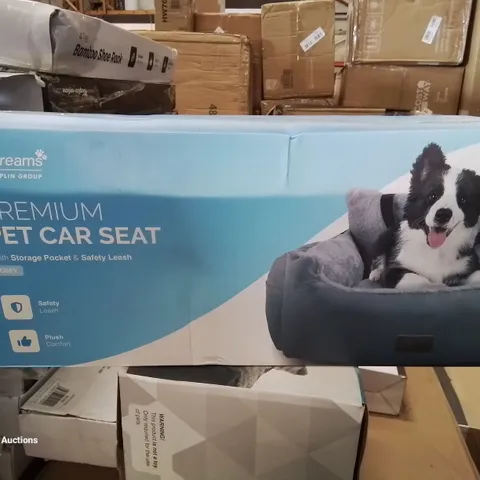 BOXED FURDREAMS PREMIUM PET CAR SEAT.