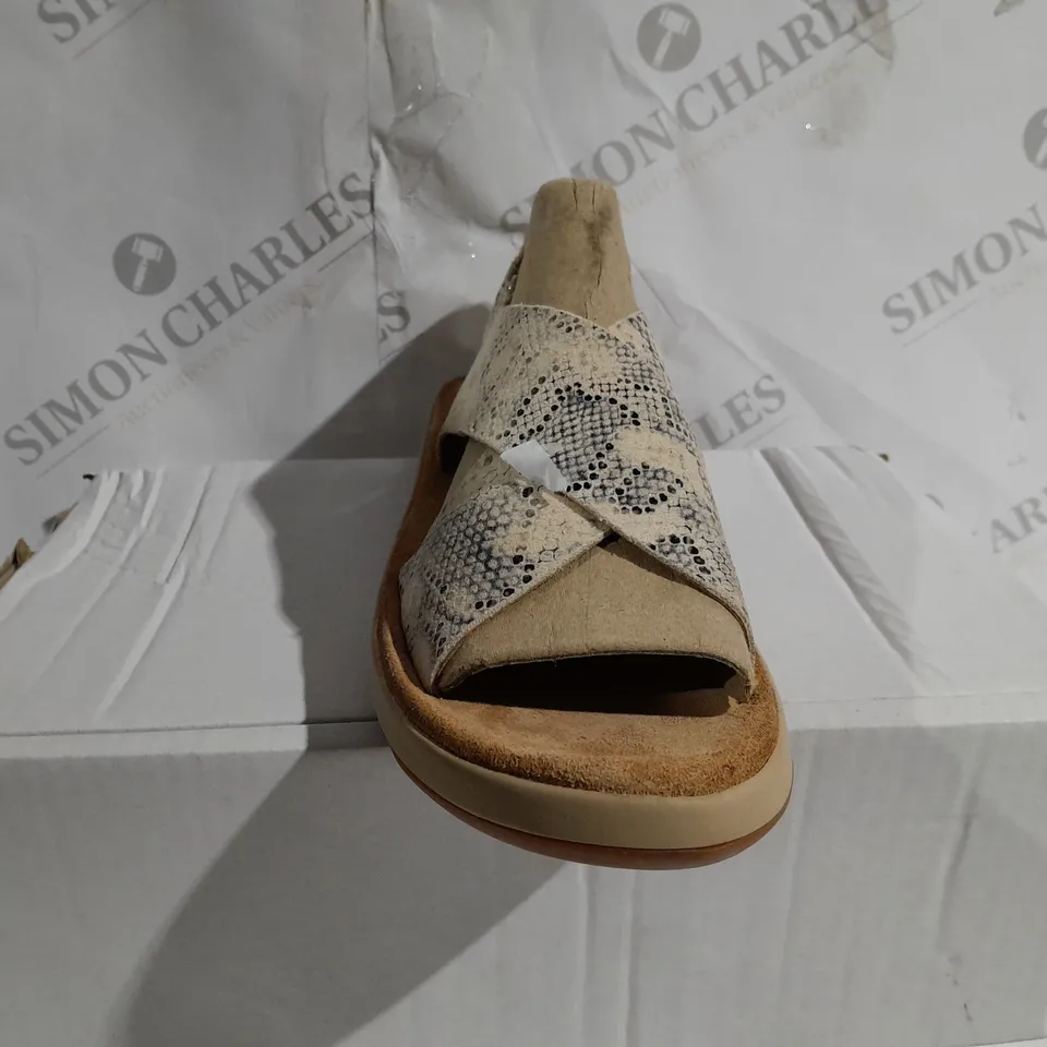 CLARKS SHOE BOXES CONTAINING JEMSA CROSS SANDAL TAUPE SNAKE SIZE 7