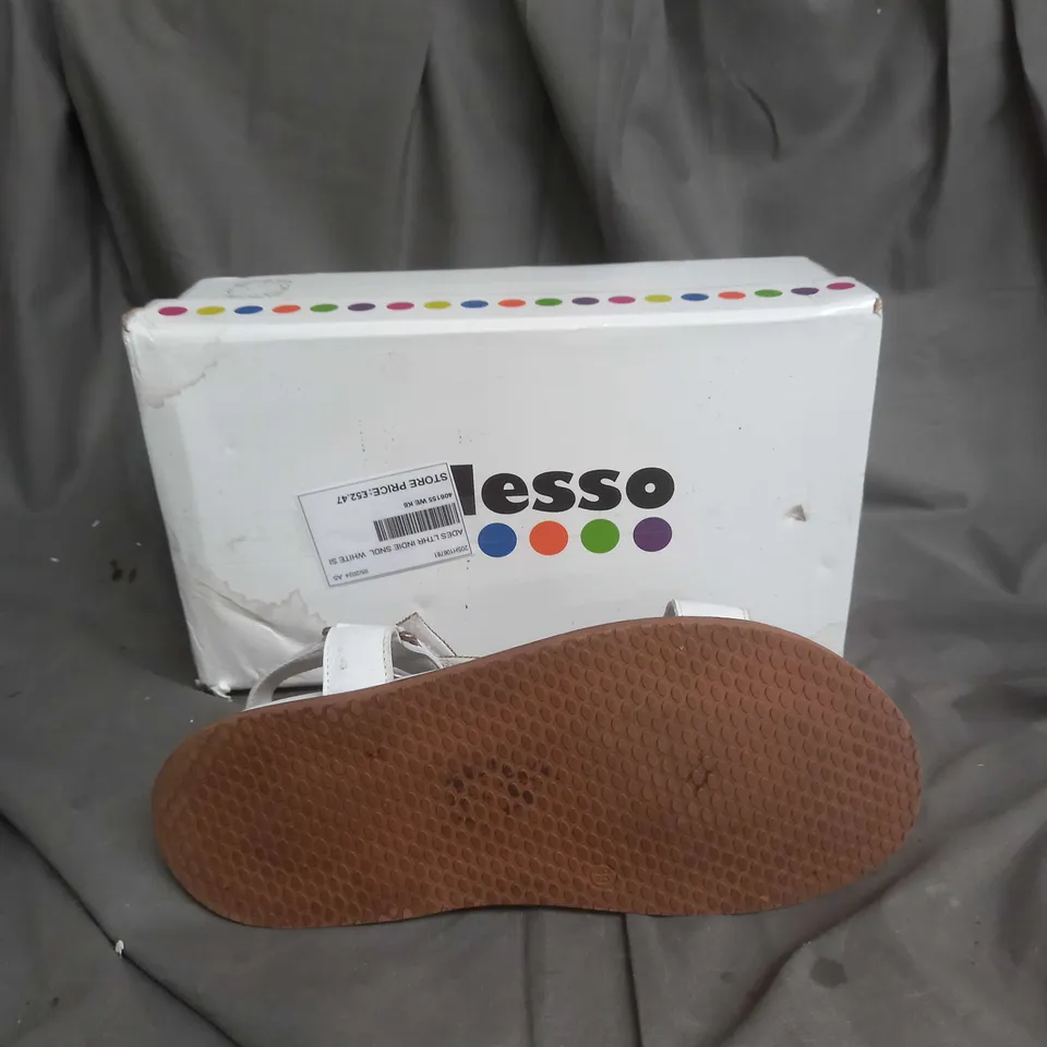 BOXED PIR OF ADESSO LEATHER INDIE WHITE SANDAL SIZE 6