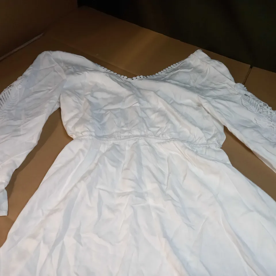 DESIGNER WHITE/ LACE DETAILED SLEEVED PLAYSUIT - MEDIUM