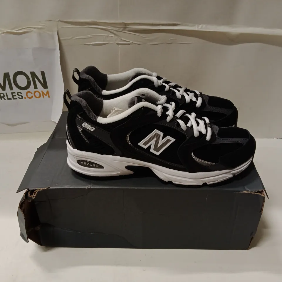 BOXED NEW BALANCE MR530CC SNEAKERS – BLACK/GREY, UK 5.5