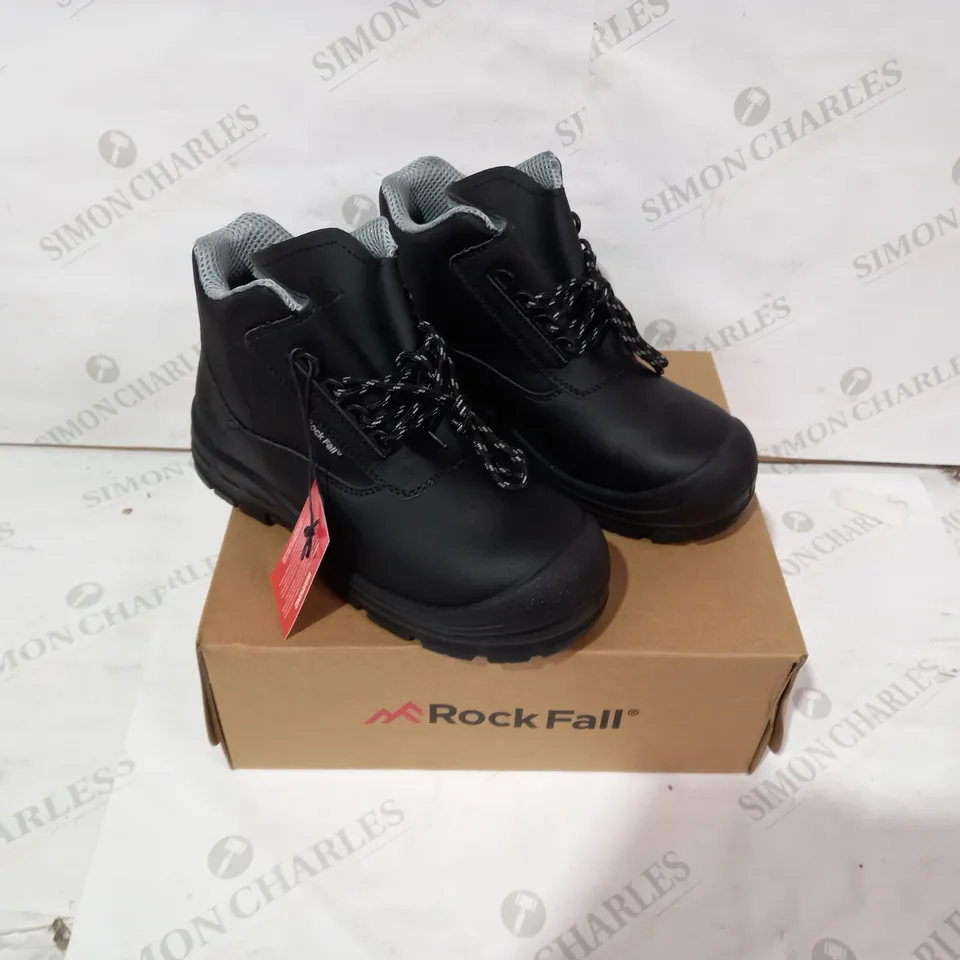 BOXED BRAND NEW PAIR OF ROCK FALL BLACK SAFETY BOOTS - SIZE 6