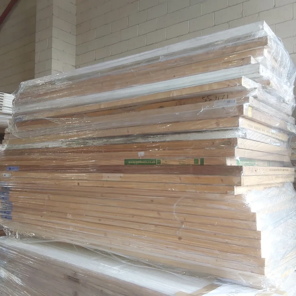 PALLET CONTAINING A VERY LARGE QUANTITY OF ASSORTED DOORS