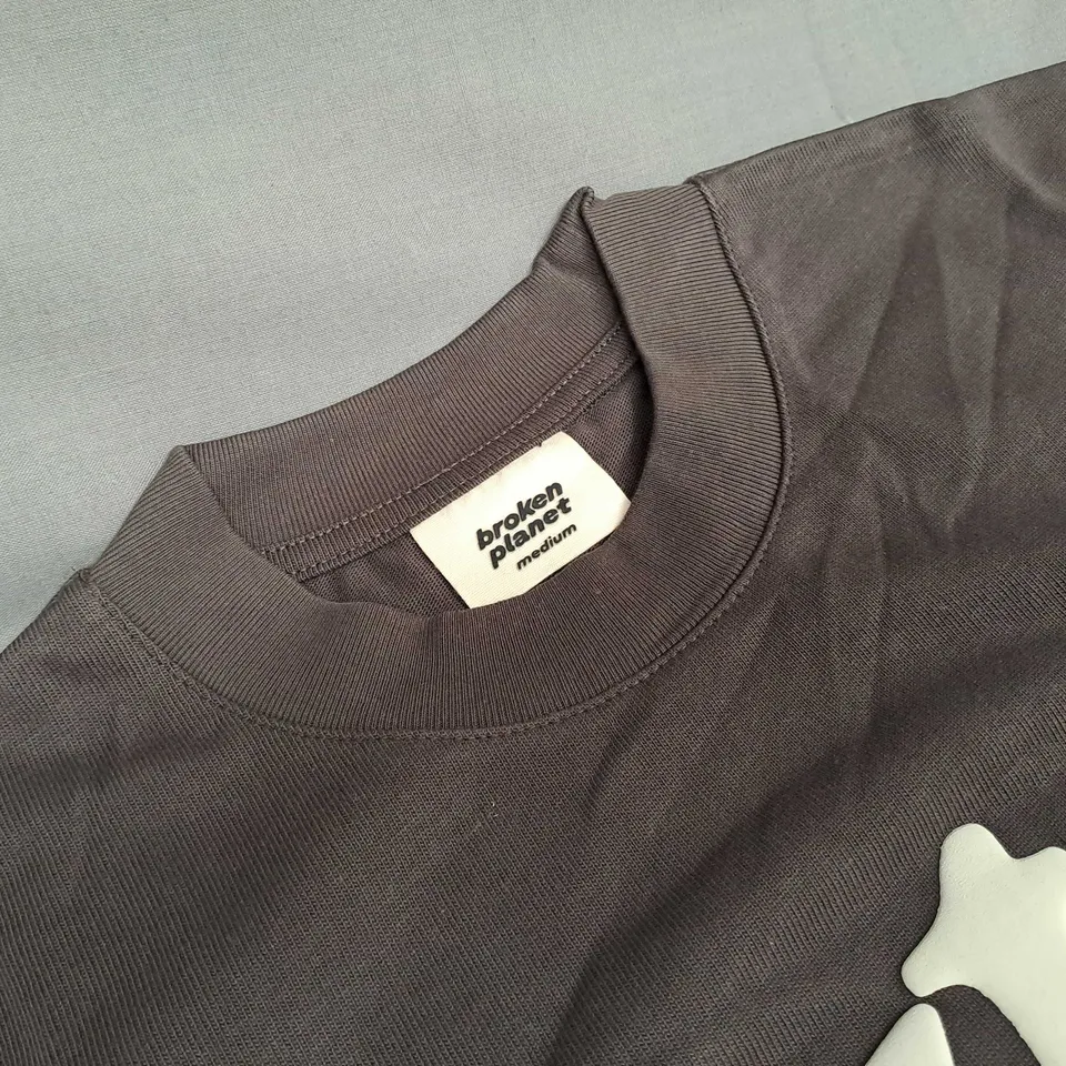 BROKEN PLANET HEARTLESS LOVE T-SHIRT MEDIUM