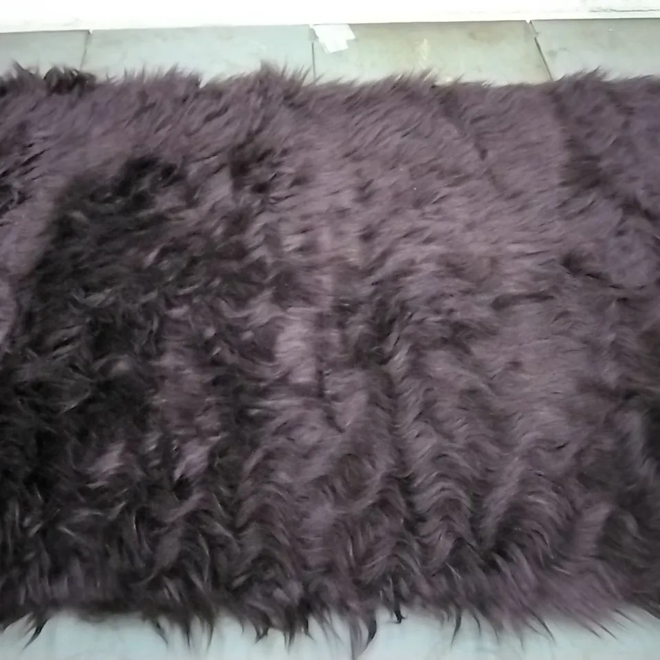 BRAND NEW BRUNS HEART HAND TUFTED PURPLE RUG- SIZE 60CM X 100CM