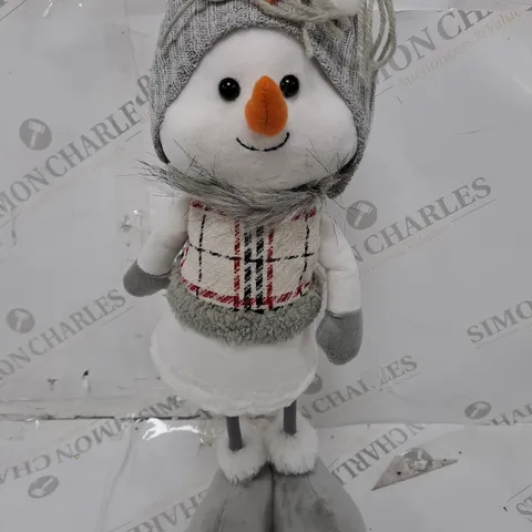SNOW PEOPLE IN HATS DECOR PIECE