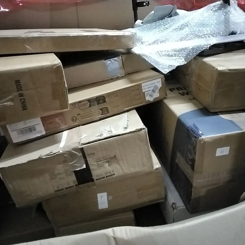 PALLET CONTAINING ASSORTED PRODUCTS INCLUDING PUZZLE BOARD, DACE MAT, CLOTHES DRYING RACK, UMBRELLAS & FOLDING CLOTHES HANGER