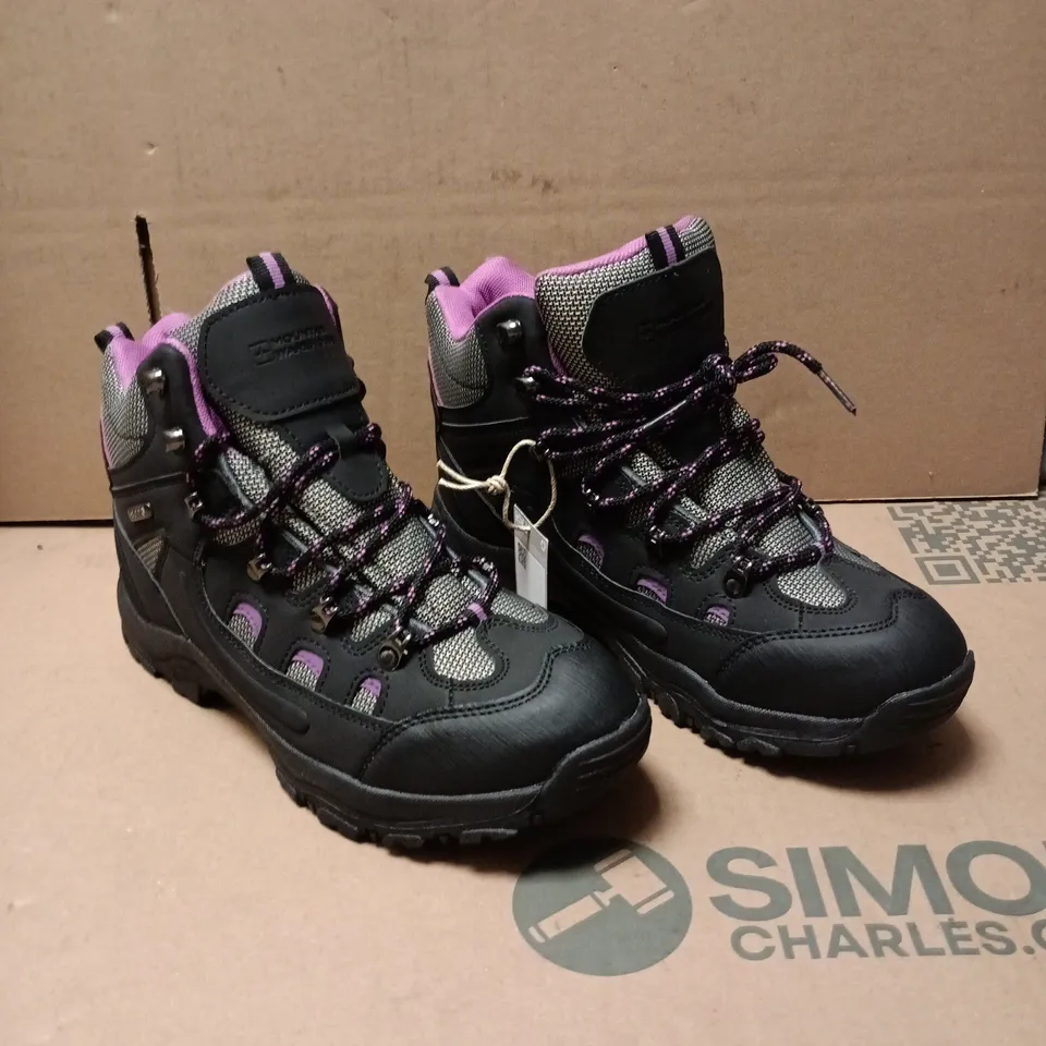 MOUNTAIN WAREHOUSE HIKING BOOTS BLACK AND PINK SIZE 7