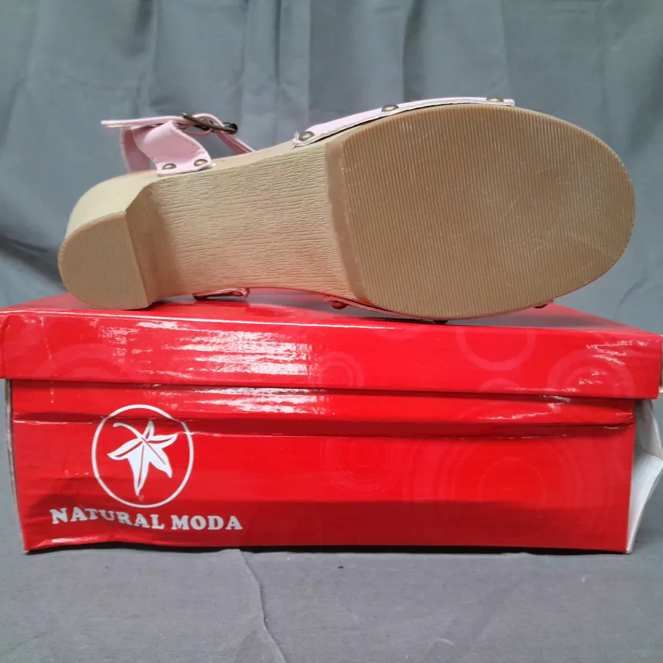 BOX OF APPROXIMATELY 10 BOXED PAIRS OF NATURAL MODA OPEN TOE BLOCK HEEL SANDALS IN PINK - VARIOUS SIZES