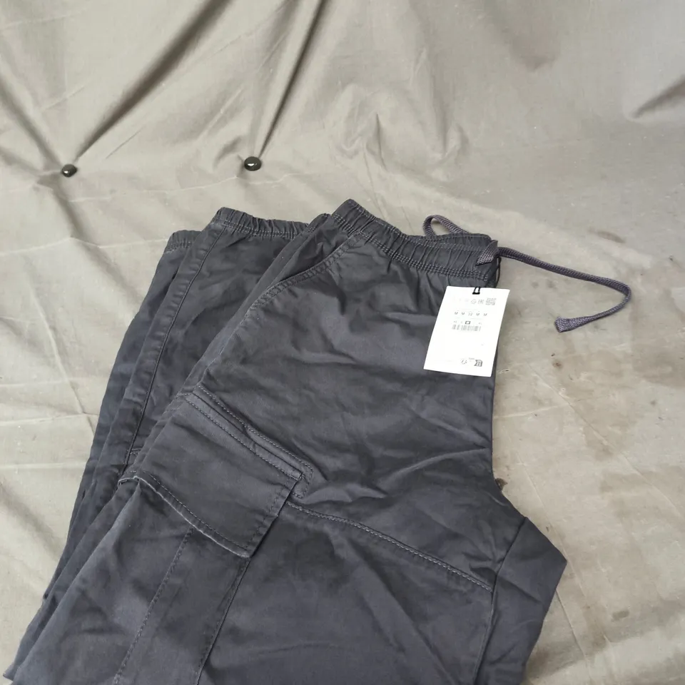 PULL&BEAR CARGO TROUSERS – DARK GREY, SIZE M (EU M / US M) MADE IN BANGLADESH