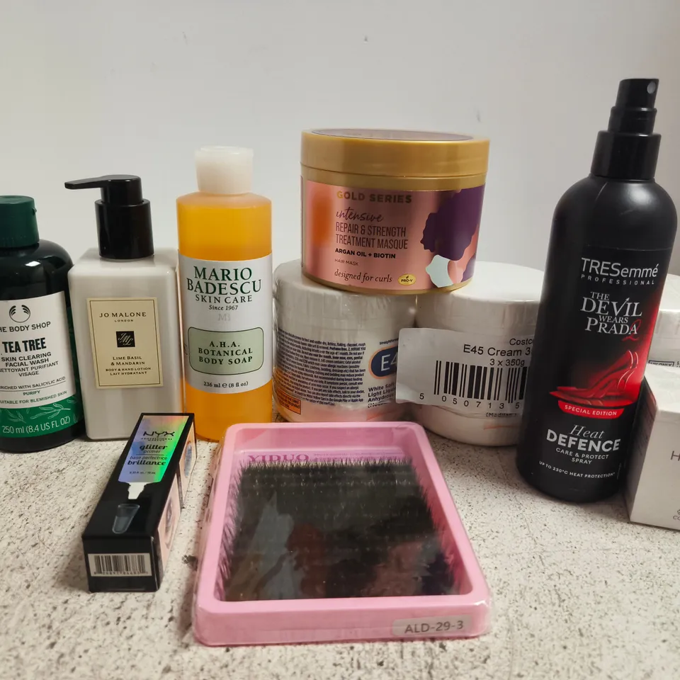 APPROX 12 ASSORTED BEAUTY PRODUCTS TO INCLUDE THE BODY SHOP FACIAL WASH, JO MALONE HAND LOTION, MARIO BADESCU BODY SOAP, ETC