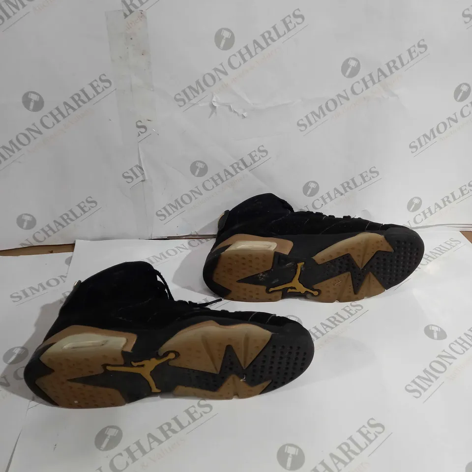 UNBOXED PAIR OF NIKE AIR JORDANS UK 6 BLACK/GOLD 