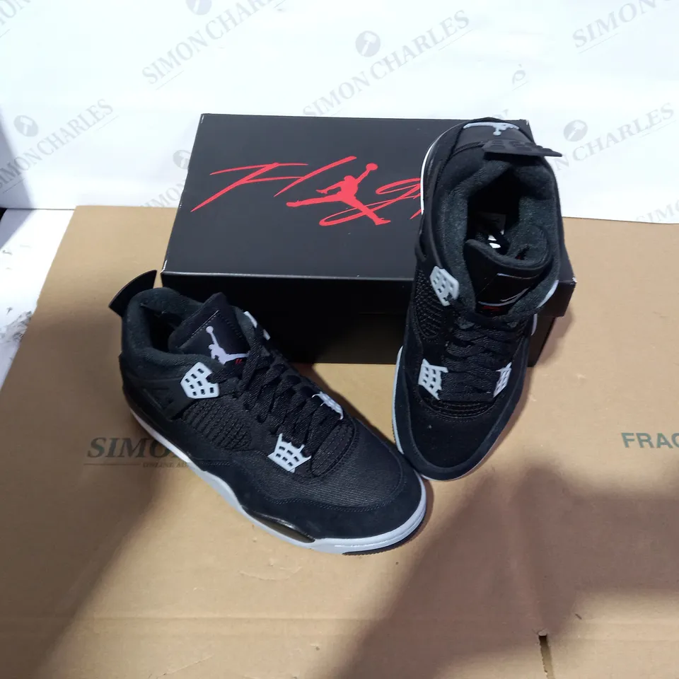 BOXED PAIR OF AIR JORDAN BLACK/GREY/WHITE HIGHTOPS SIZE 8