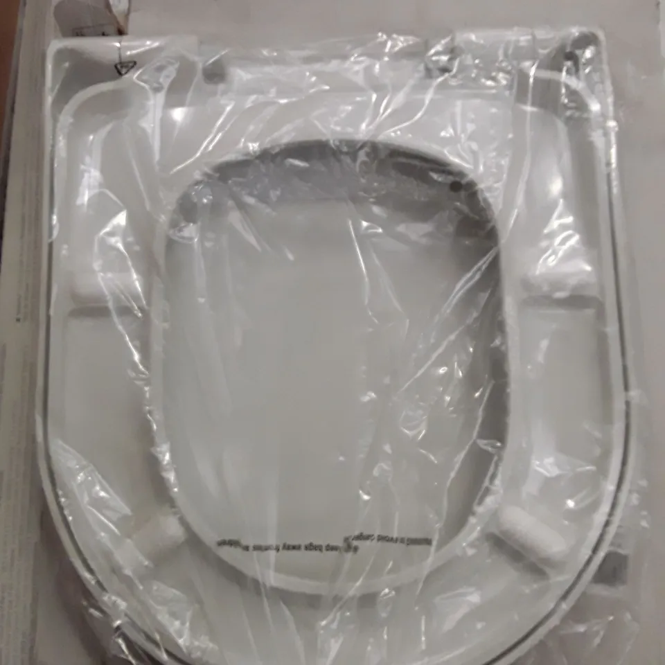 BOXED BACAN C&L SOFT CLOSE ACRYLIC SEAT
