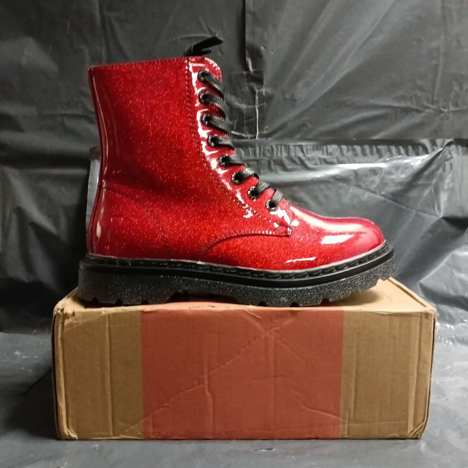 BOXED PAIR OF HEAVENLY FEET JUSTINA BOOTS IN RED GLITTER SIZE UK 8