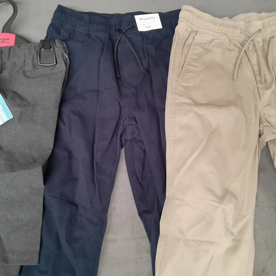 BOX OF APPROXIMATELY 15 ASSORTED KIDS CLOTHING ITEMS IN VARIOUS STYLES, SIZES, AND COLOURS FROM 6 - 10 YEARS