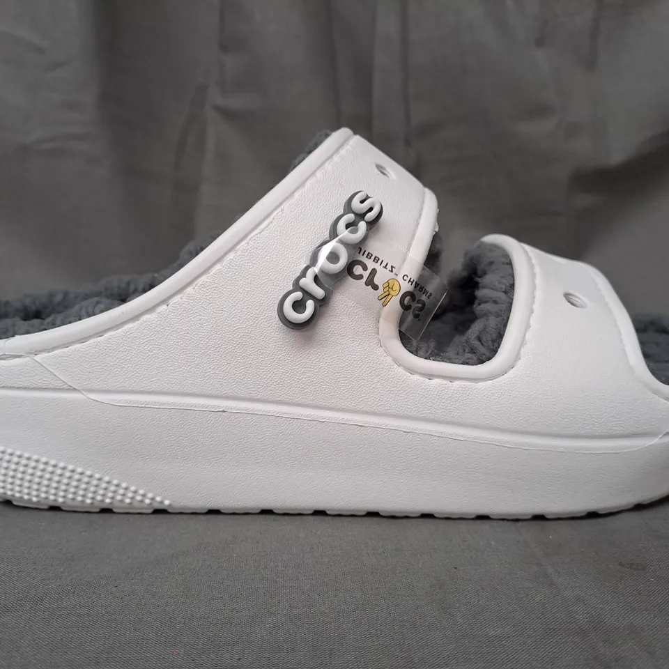 PAIR OF CROCS CLASSIC COZZZY SANDALS IN WHITE UK SIZE M5/W6