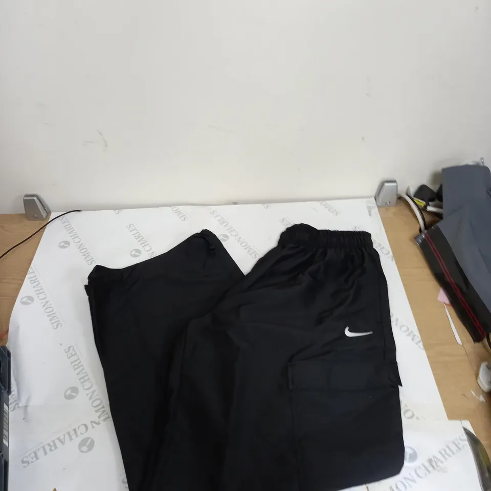 NIKE WOMENS CARGO PANTS - XL