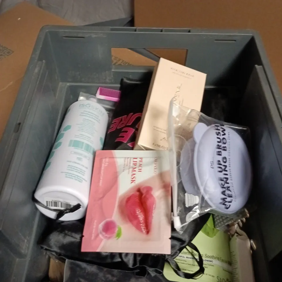 APPROXIMATELY 15  ASSORTED COSMETIC ITEMS INCLUDING ORGANIC TAN INFUSED CLOTH , TALLOW & HONEY BALM AND PEACH LIP MASK 