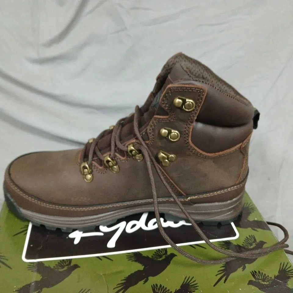 BOXED AIKE LEATHER HIKING BOOT BROWN – UK 9