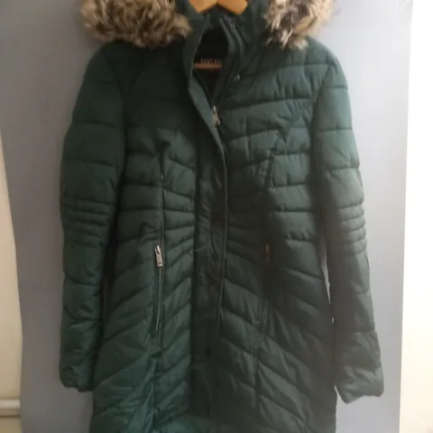 CENTIGRADE FAUC COAT IN FOREST GREEN - XS