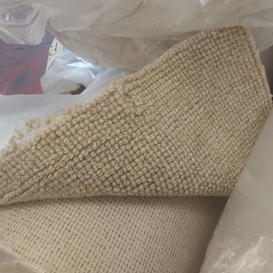 ROLL OF QUALITY TUDOR CO-ORDINATES FENNEL CARPET - APPROXIMATELY 3 x 5m